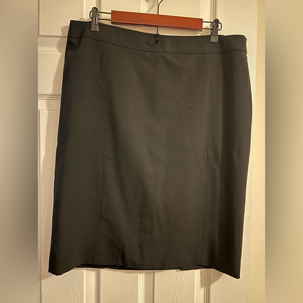 Burberry - black skirt - size 12